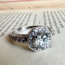 Load image into Gallery viewer, 18K White Gold 1.31ct Diamond Ring