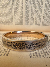 Load image into Gallery viewer, Victorian 14K Yellow Gold Enamel Bangle