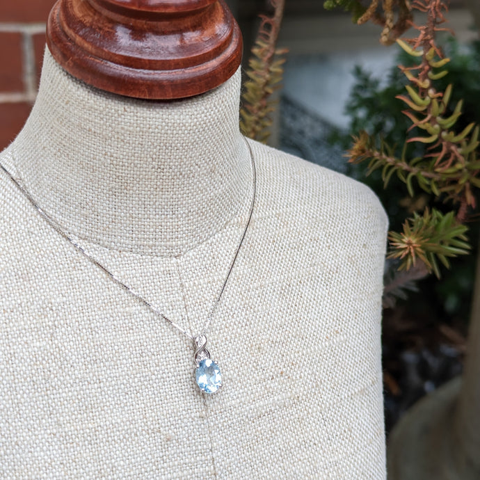 10k Aquamarine Pendant and Chain
